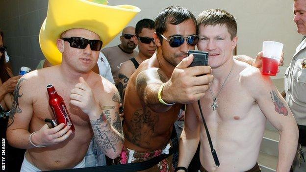 Ricky Hatton mingles with fans in Las Vegas