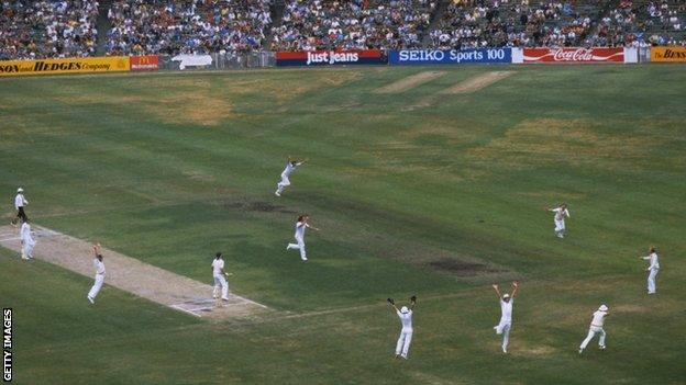 England celebrate victory at Melbourne in 1982