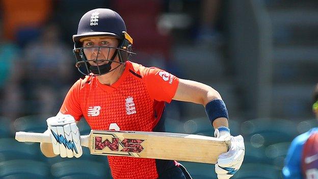 Heather Knight runs between the wickets