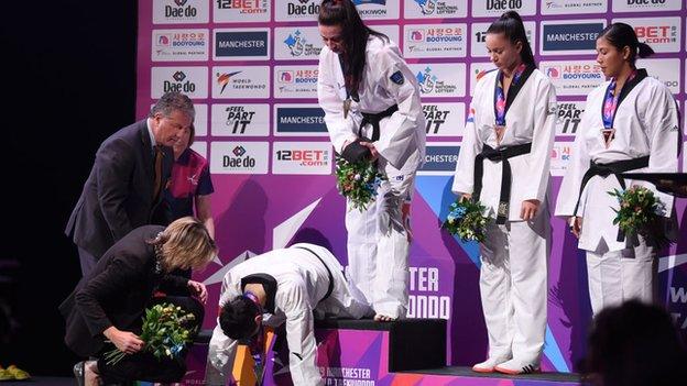 Zheng Shuyin of China was left distraught on the podium