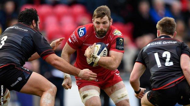 John Barclay in action for Scarlets against Saracens