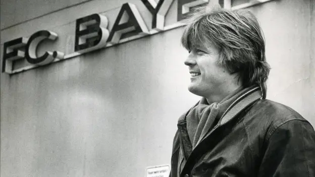 Conozcan al hombre que jugó dos partidos, en dos países… ¡en un solo día!