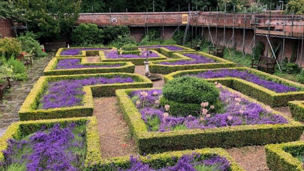 Project to repair Harlow Museum's historic walls begins - BBC News