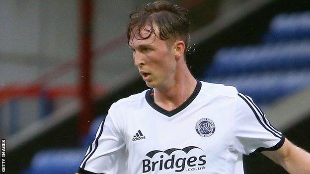 Jim Kellerman in action for Aldershot