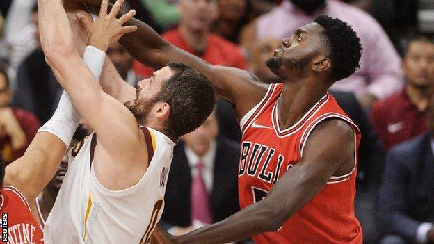 Bobby Portis (right)