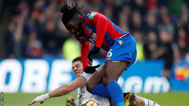 Bakary Sako challenges James Tarkowski for the ball