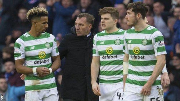 Brendan Rodger with his Celtic players