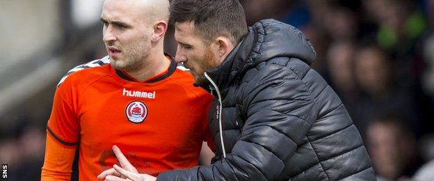 Clyde midfielder Scott Linton receives instructions from Barry Ferguson