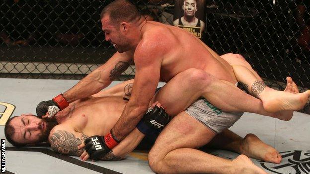 Paul Craig in the second round of his fight with Mauricio Rua