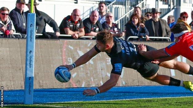 Alex Lewington scores a try for Saracens