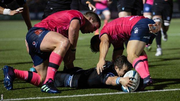 George Horne scores a try for Glasgow Warriors against Bulls