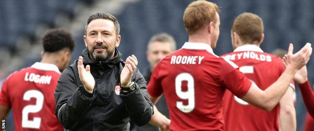 Aberdeen manager Derek McInnes celebrates with his players