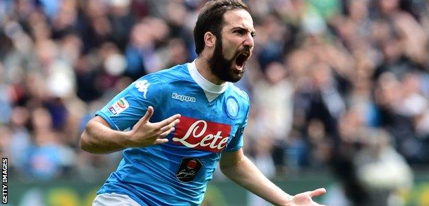 Gonzalo Higuain celebrates