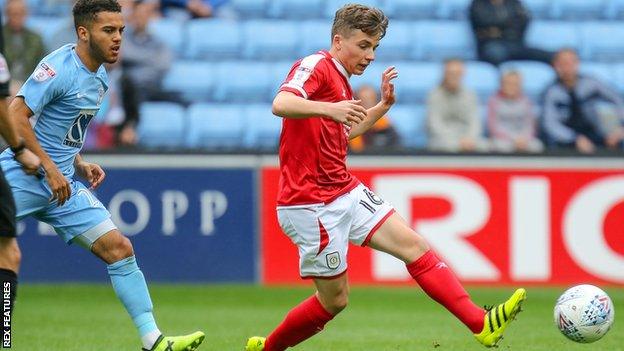 Tom Lowery playing for Crewe Alexandra