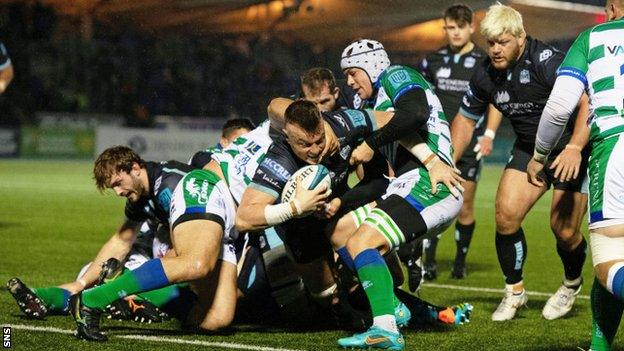 Glasgow Warriors' Jack Dempsey scores a try