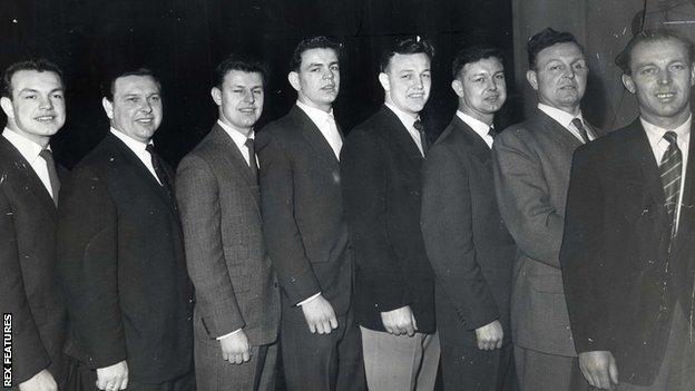 L-R the Williams brothers of Taff's Well who all played for Cardiff RFC - Tony, Bleddyn, Cenydd, Elwyn, Lloyd Williams, Vaughan, Brinley and Gwyn