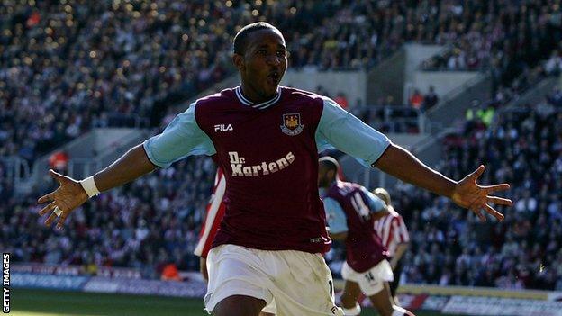 Jermain Defoe celebrates after scoring