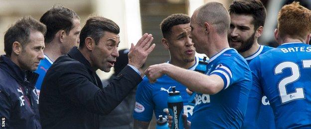 Pedro Caixinha talks to his Rangers players