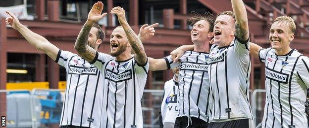 Dunfermline celebrate