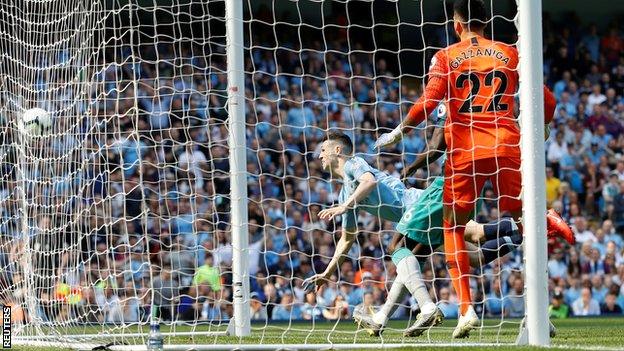 Phil Foden scores