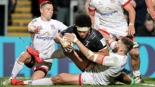 Elia Elia scores the first of his two tries at Kingspan Stadium