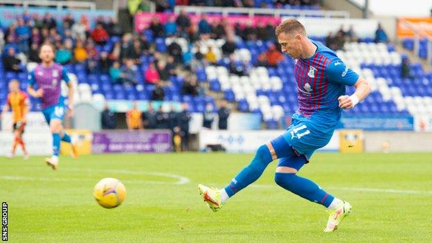 Shane Sutherland finishes to give Inverness a 2-1 lead