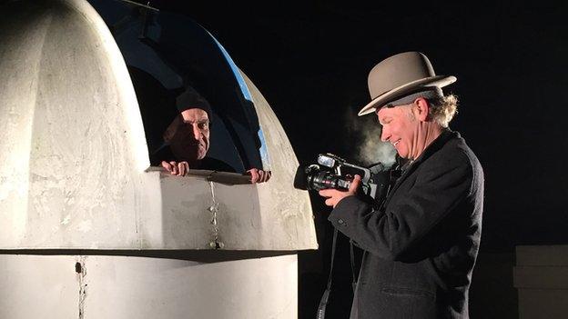 Julien Temple (right) filming Wilko Johnson