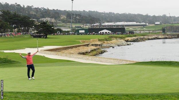 Gary Woodland sinks the winning putt