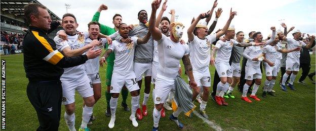 County boss Flynn claps his players