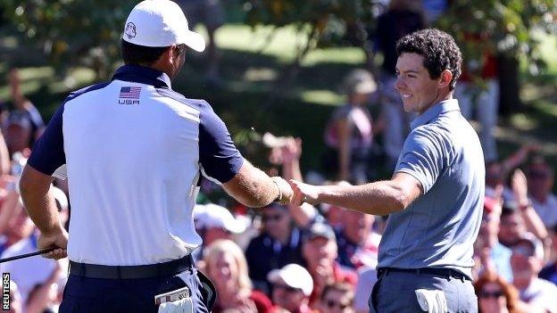 Patrick Reed and Rory McIlroy 'fist bump' on the eighth green