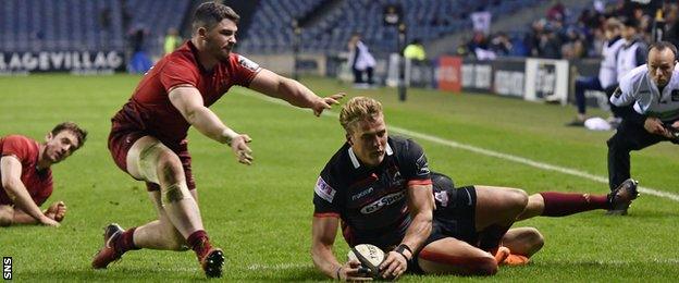 Duhan van der Merwe scores a try for Edinburgh against Munster