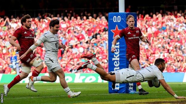 Matthis Lebel scores his second try