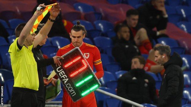 Gareth Bale prepares to come on for Wales