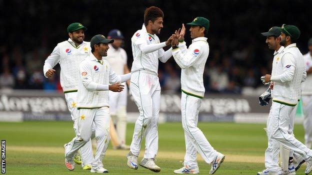 Mohammad Amir celebrates with his team-mates