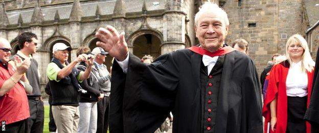 Arnold Palmer celebrates his honorary degree at St Andrews University