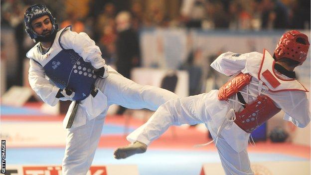 Mehmet Vasif Yakut of Turkey in action against Iran's Mahdi Bahramiazar