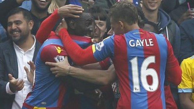 Crystal Palace celebrate Yannick Bolasie's goal