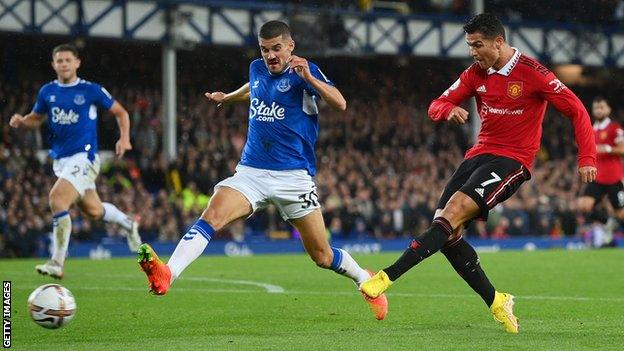 Cristiano Ronaldo scores for Manchester United against Everton