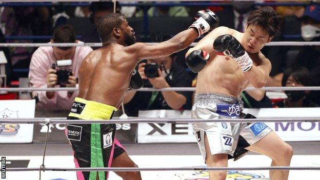 Floyd Mayweather fights Mikuru Asakura