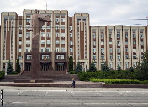 A statue of Lenin in Tiraspol