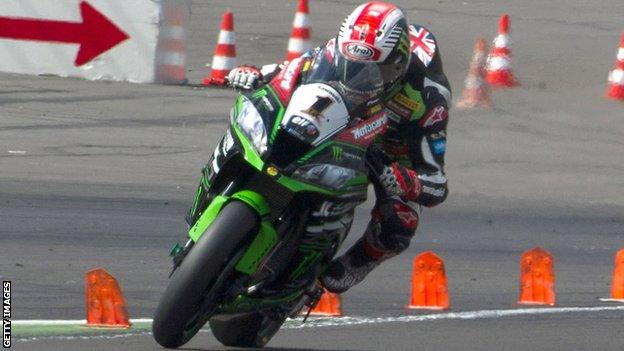 Jonathan Rea overcame gear problems to clinch an 11th win of the season