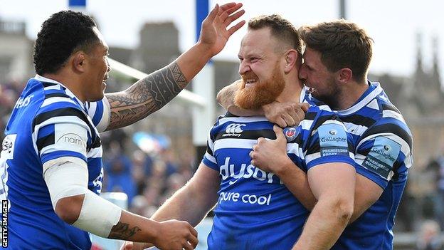 Ross Batty celebrates a try with Bath team-mates