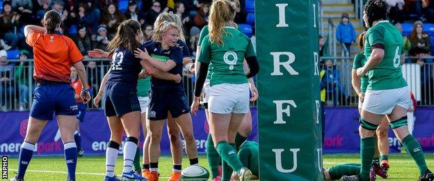 Scotland celebrate their try