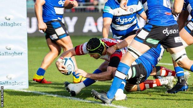 Matias Alemanno scores for Gloucester against Bath