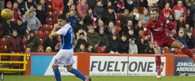 Aberdeen's Niall McGinn (right)