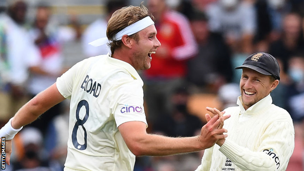 Joe Root celebrates with Stuart Broad