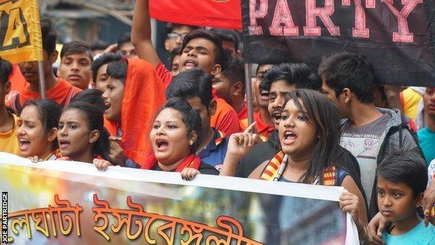 East Bengal fans celebrate