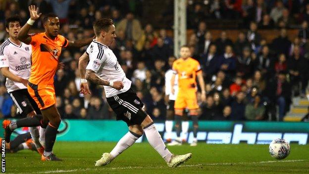 Stefan Johansen puts Fulham into the lead against Reading