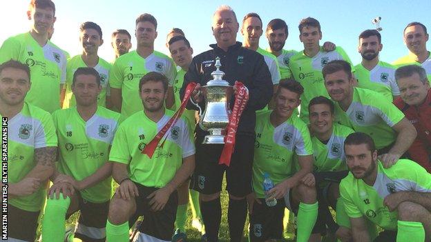 Tom Wade and his Blyth squad with FA Cup trophy