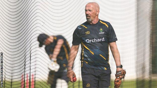 Matthew Maynard will continue to coach Glamorgan's Championship side